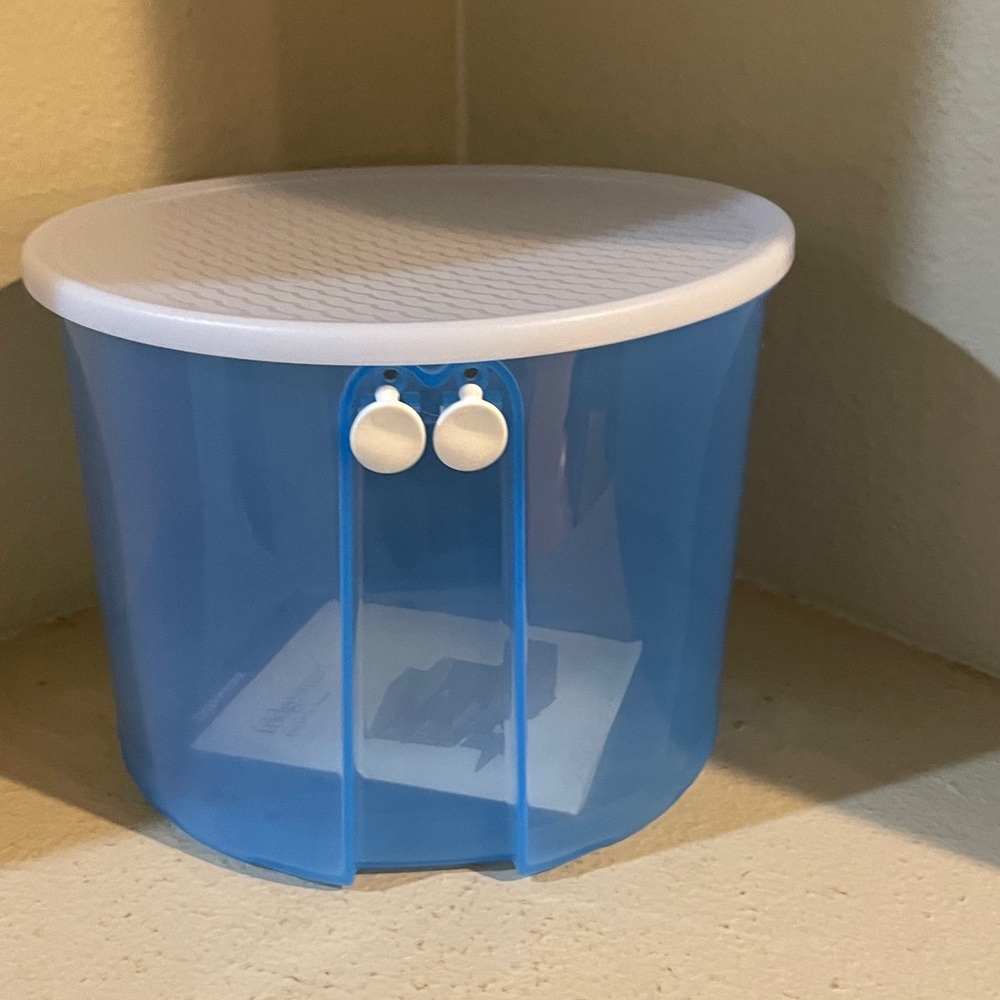 Tupperware Fridgesmart Large Round Container - Picture 9 of 12